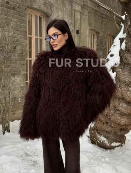 Шуба коричневая из меха ламы - фото 9