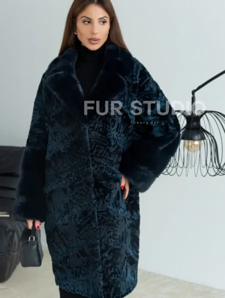 Шуба из каракульчи с английским воротником норки - цвет темно-синий - фото 0