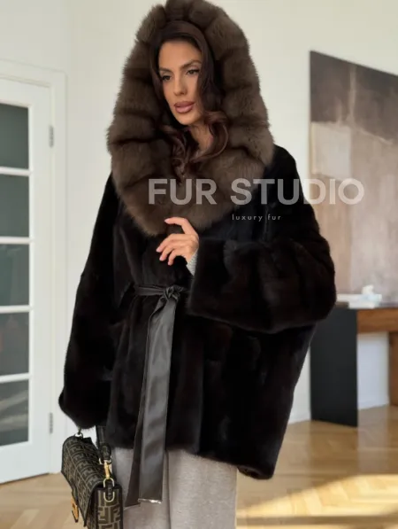 Коричневая норковая шуба с накладными карманами - фото 2