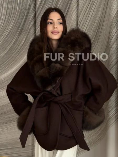 Пальто с мехом песца под соболь - фото 10