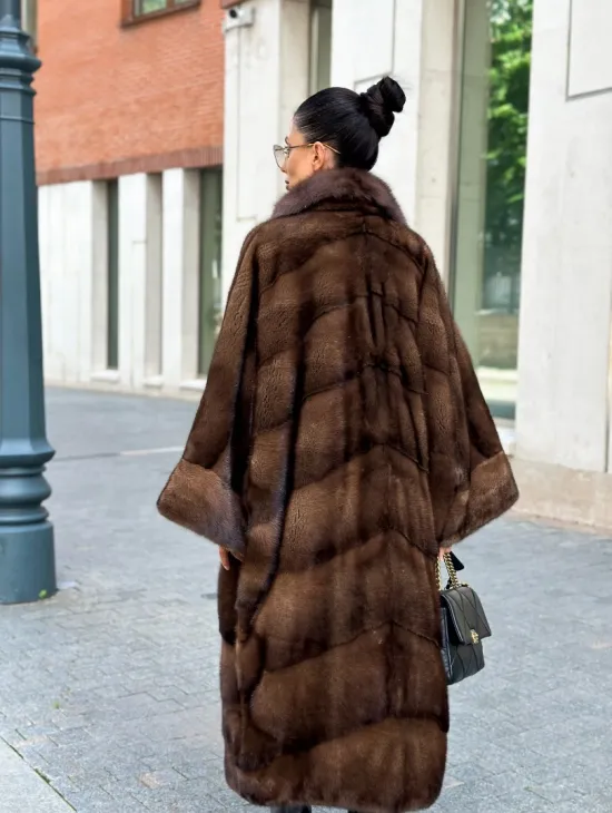 Шуба из меха норки с воротником из куницы - цвет соболь - фото 3