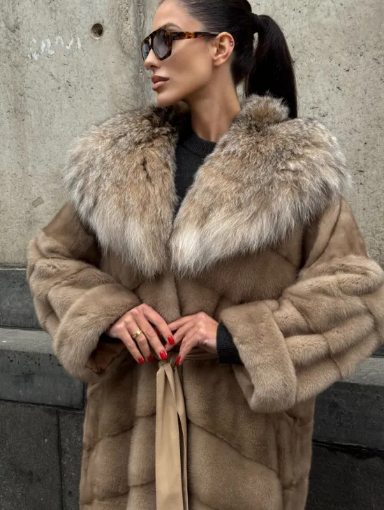 Длинная шуба кимоно из норки Pastel с капюшоном из меха рыси - фото 8