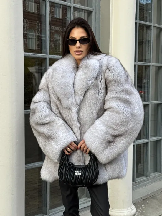 Шуба из аукционного меха финского песца, цельные пластины - фото 6