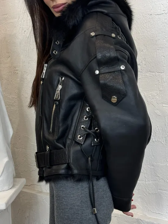 Короткая женская куртка - дубленка из натуральной кожи и мехом тосканы внутри, капюшон - фото 5