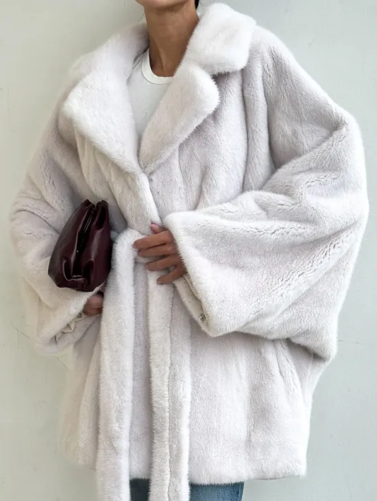 Premium шуба Летучая мышь из меха норки SAGA FURS с потайным меховым поясом - фото 2