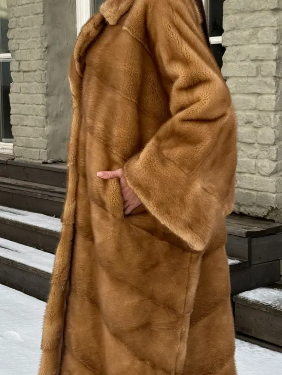 Женское меховое пальто оверсайз, стиль - Бохо из скандинавской норки GOLD - фото 1