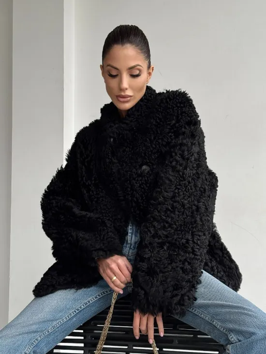 Черная двусторонняя женская дубленка зима 2025 - фото 7
