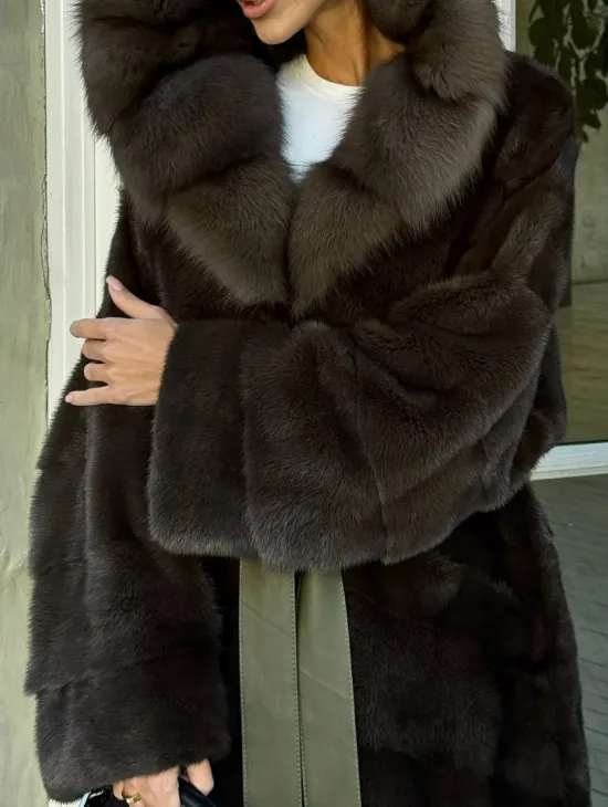 Длинная норковая шуба с капюшоном из меха куницы - цвет темный хаки - фото 1