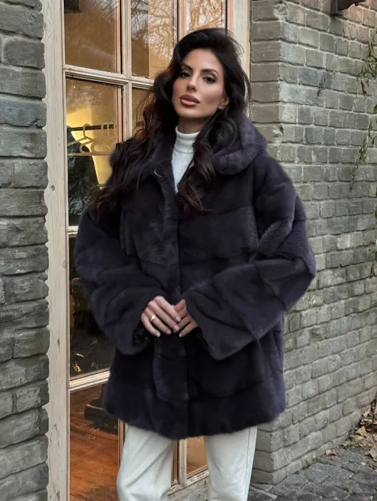 Норковый женский полушубок с капюшоном в графитом цвете - фото 0