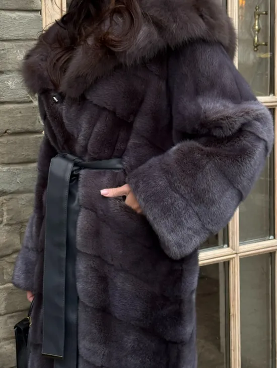Удлиненная шуба из меха норки с капюшоном куница - фото 1