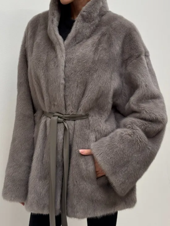 Норковый полушубок кимоно с V-образным воротником в сером цвете - фото 2