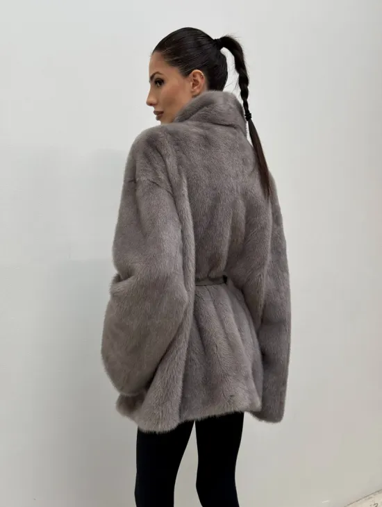 Норковый полушубок кимоно с V-образным воротником в сером цвете - фото 9