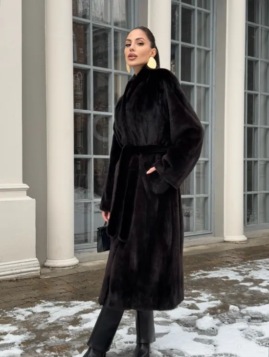 Шуба из аукционного меха норки SAGA FURS в натуральном коричневом цвете - фото 9