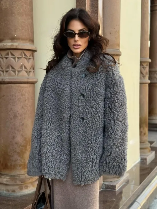 Дубленка серого цвета - двухсторонняя - фото 9