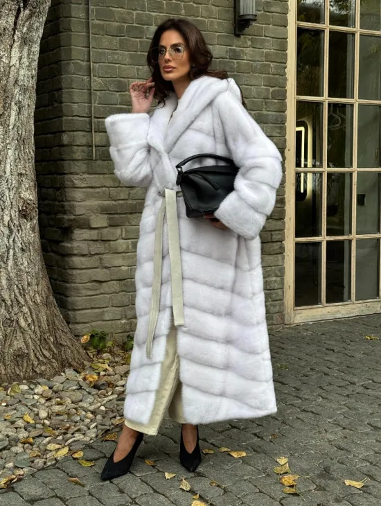 Белая норковая шуба с капюшоном - фото 9