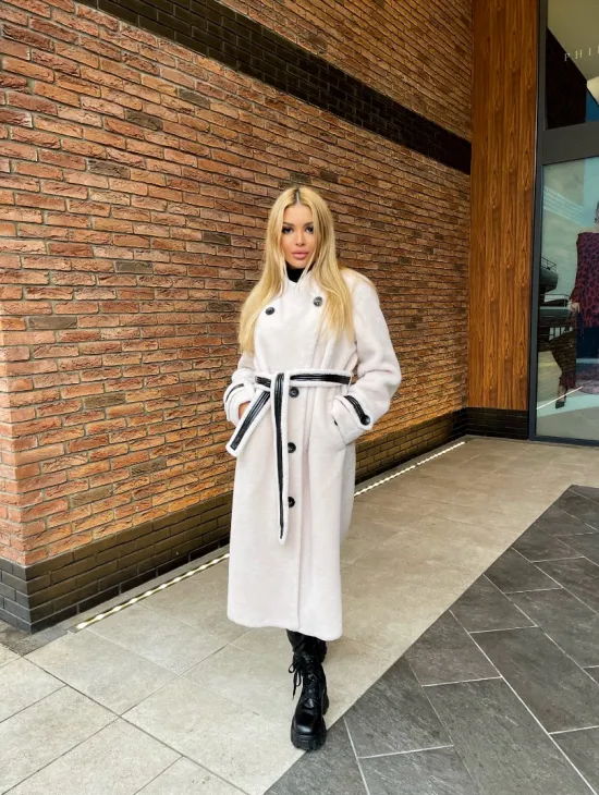 Белая шуба из натуральной шерсти - фото 4