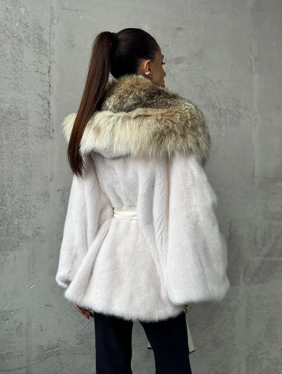 Светлая норковая шуба с капюшоном - фото 10