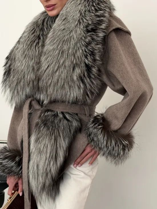 Полупальто с мехом чернобурки - фото 1