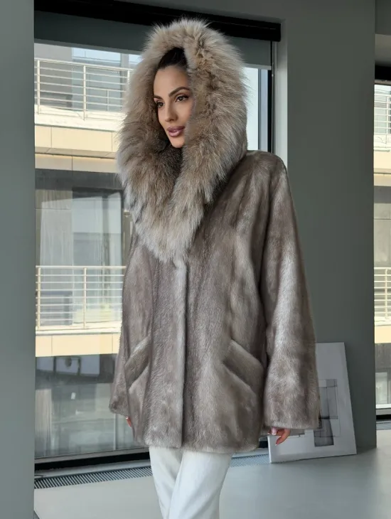 Шуба из аукционной пепельной норки с капюшоном из рыси - фото 9