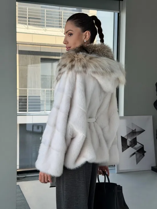 Белое норковое пончо-шуба с капюшоном из рыси - фото 8