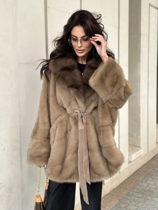 Короткая шуба из меха норки с воротником куница - цвет пастель - фото 4