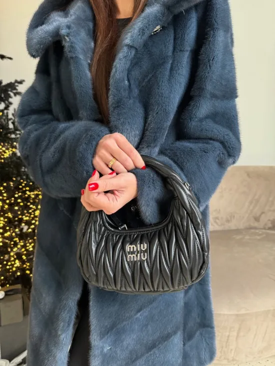 Норковая шуба с капюшоном, паркет - синего цвета - фото 1