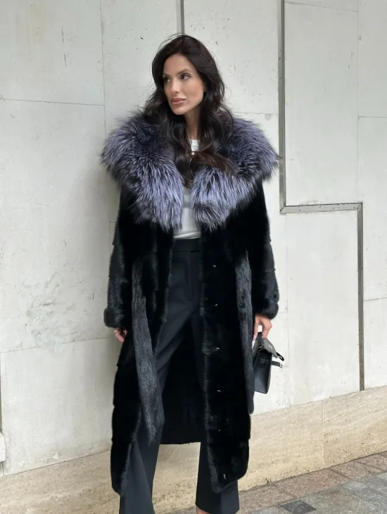 Норковая шуба черного цвета с капюшоном из чернобурки - фото 10